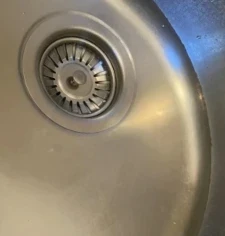 Očišćen sifon a sudopera i dalje zapušena